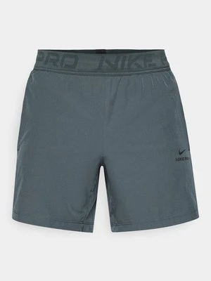 Krótkie spodenki sportowe Nike ciemnozielony