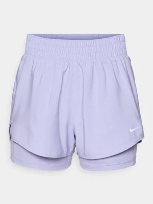Krótkie spodenki sportowe Nike liliowy
