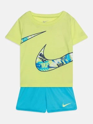 Krótkie spodenki sportowe Nike niebieski