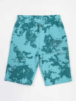 Krótkie spodenki w kolorze morskim z nadrukiem imitującym tie dye na całości Reporter Young