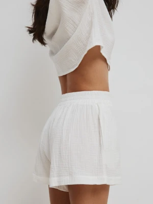 Krótkie spodenki zmuślinu w kolorze ECRU - CANO Marsala