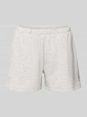 Krótkie szorty dresowe z haftem REVIEW