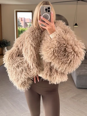 Kurtka Beżowa Komo ClothStore