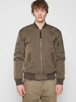 Kurtka Bomber Replay