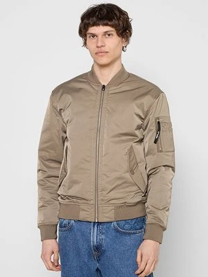 Kurtka Bomber Replay