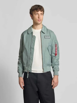 Kurtka bomberka w kroju regular fit z naszywką z logo alpha industries