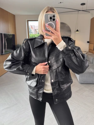 Kurtka Czarna Vibe ClothStore