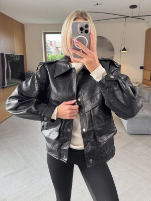 Kurtka Czarna Vibe ClothStore