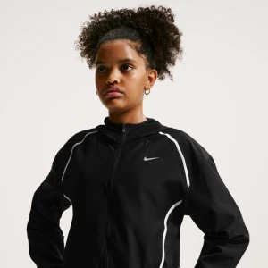 Kurtka do biegania dla dużych dzieci (dziewcząt) Nike Tempo Repel - Czerń