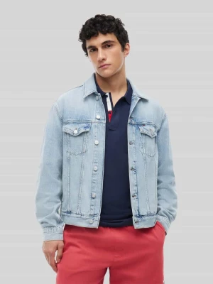 Kurtka jeansowa o kroju regular fit z czystej bawełny z naszywką z logo Tommy Jeans