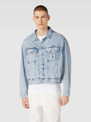 Zdjęcie produktu Kurtka jeansowa o pudełkowym kroju z naszywką z logo Calvin Klein Jeans