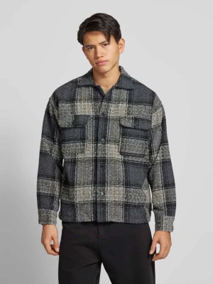 Kurtka koszulowa o kroju regular fit z kieszeniami z patką na piersi model ‘ROXBURY’ jack & jones