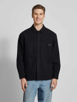 Kurtka koszulowa o kroju slim fit z detalem z logo Calvin Klein Jeans