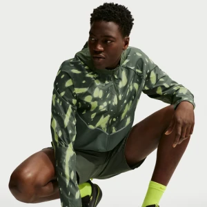 Kurtka męska do biegania z nadrukiem i ochroną przed promieniowaniem UV Repel Nike Miler - Zieleń