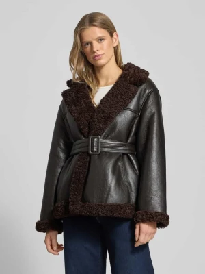 Kurtka o kroju regular fit z imitacji skóry model ‘Teddy’ Gina Tricot