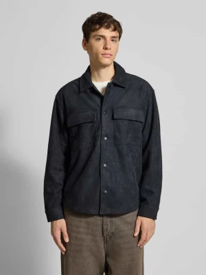 Kurtka o kroju regular fit z imitacji skóry welurowej z kieszeniami z patką na piersi model ‘RAVI’ Only & Sons