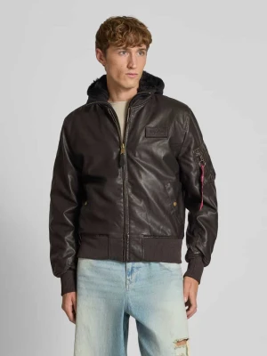 Kurtka o kroju regular fit z imitacji skóry z kapturem alpha industries