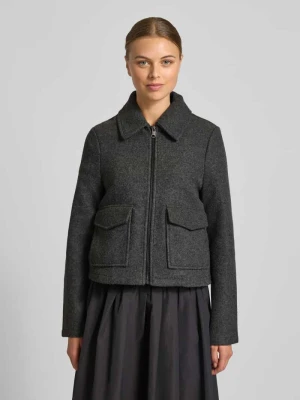 Kurtka o kroju regular fit z kieszeniami z patką model ‘SAFIR’ Vero Moda