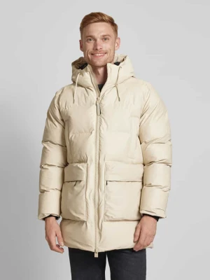Kurtka pikowana o kroju regular fit z kapturem model ‘ALTER’ Rains