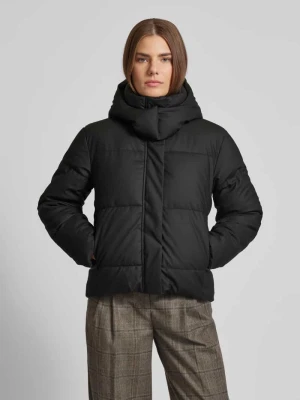 Kurtka pikowana o kroju regular fit z kapturem model ‘GRETAKYLIE’ Vero Moda Czarny