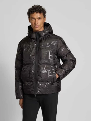 Kurtka pikowana o kroju regular fit z nadrukiem logo na całej powierzchni model ‘MOUNTAIN’ EA7 Emporio Armani