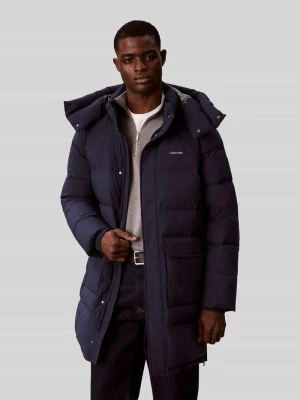 kurtka pikowana o kroju regular fit z odpinanym kapturem Calvin Klein Granatowy