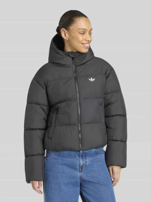 Kurtka pikowana o kroju regular fit z wyhaftowanym logo adidas Originals Czarny