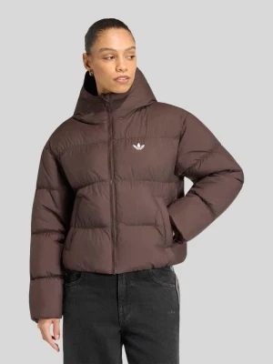kurtka pikowana o kroju regular fit z wyhaftowanym logo adidas Originals Czekoladowy