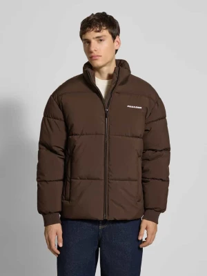 Kurtka pikowana o kroju regular fit z wyhaftowanym logo model ‘Solin’ Pegador