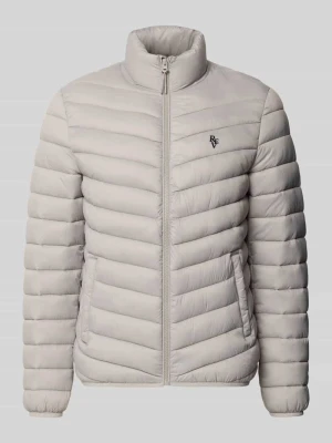 Kurtka pikowana o kroju regular fit z wyhaftowanym logo REVIEW Jasnoszary