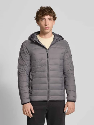 Kurtka pikowana z kieszeniami zapinanymi na zamek błyskawiczny model ‘BRADLEY’ jack & jones
