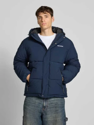 Kurtka pikowana z wyhaftowanym logo i kieszeniami na zamek błyskawiczny REVIEW