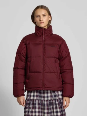 Kurtka pikowana z wyhaftowanym logo REVIEW