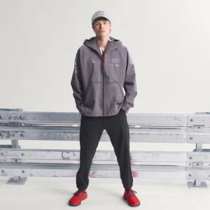 KURTKA PRZECIWDESZCZOWA AUDI REVOLUT F1 TEAM ENGINEERS & MARKETING Adidas Grey Strata