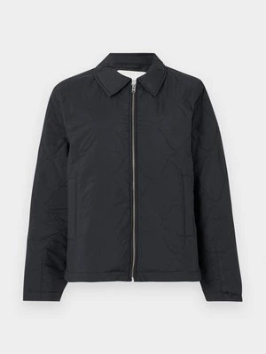 Kurtka przejściowa closed