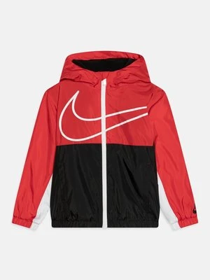 Kurtka przejściowa Nike czerwony
