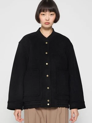 Kurtka przejściowa & Other Stories