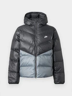 Kurtka puchowa Nike czarny