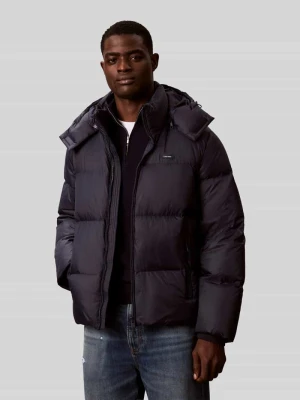 kurtka puchowa o kroju regular fit z odpinanym kapturem Calvin Klein Granatowy