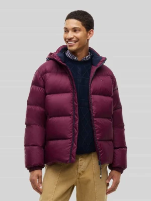kurtka puchowa o kroju relaxed fit z kapturem Tommy Jeans Bordowy