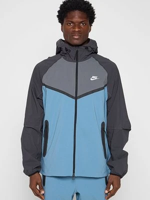 Kurtka wiosenna Nike jasnoniebieski