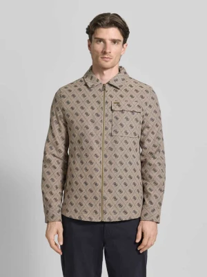 Kurtka w kroju regular fit z kieszenią na piersi Guess