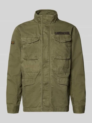 Kurtka w stylu militarnym z kieszeniami z patką i naszywkami z logo Superdry
