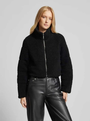 Kurtka z futerka o krótkim kroju regular fit ze szwami działowymi model ‘SANDRA’ Only