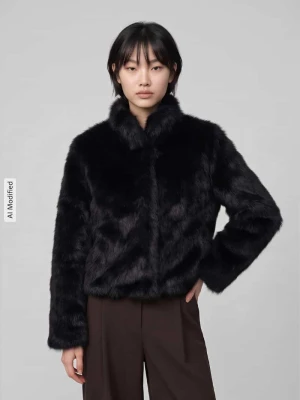 Kurtka z imitacji futra o kroju modern fit z wysoką stójką Vero Moda Czarny