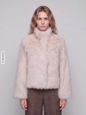 Kurtka z imitacji futra o kroju modern fit z wysoką stójką Vero Moda Écru