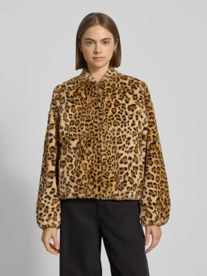 Kurtka z imitacji futra o kroju regular fit ze wzorem na całej powierzchni model ‘SONJALIGA’ Vero Moda
