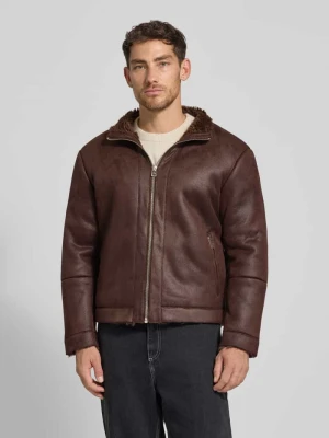 Kurtka z imitacji skóry ze stójką model ‘MACKSEN’ casual friday