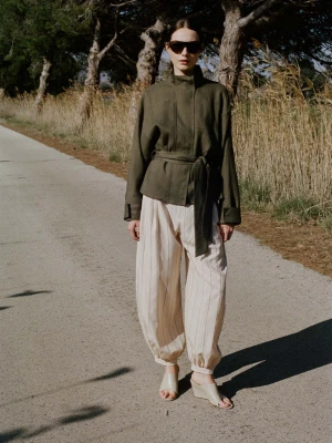 Kurtka z lnu z paskiem khaki - Kobieta - - MANGO