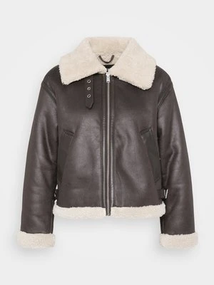 Kurtka ze skóry ekologicznej Vero Moda Petite